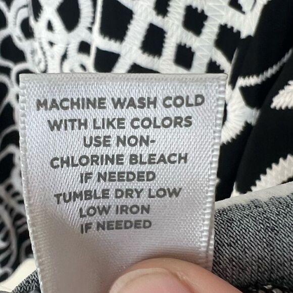 Avenue Black/White Cap Sleeve Printed V-Neck Shift Dress Size 22/24 - Picture 8 of 8